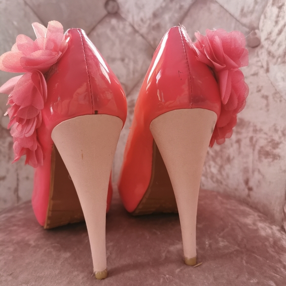 Heels - Picture 3 of 4